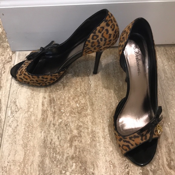 Sexy size 7.5 leopard heels - Picture 3 of 8